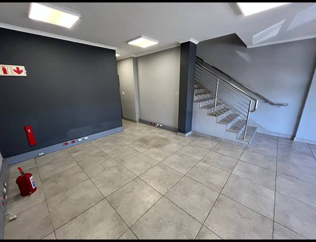 342M² WAREHOUSE TO LET IN STIKLAND INDUSTRIAL
